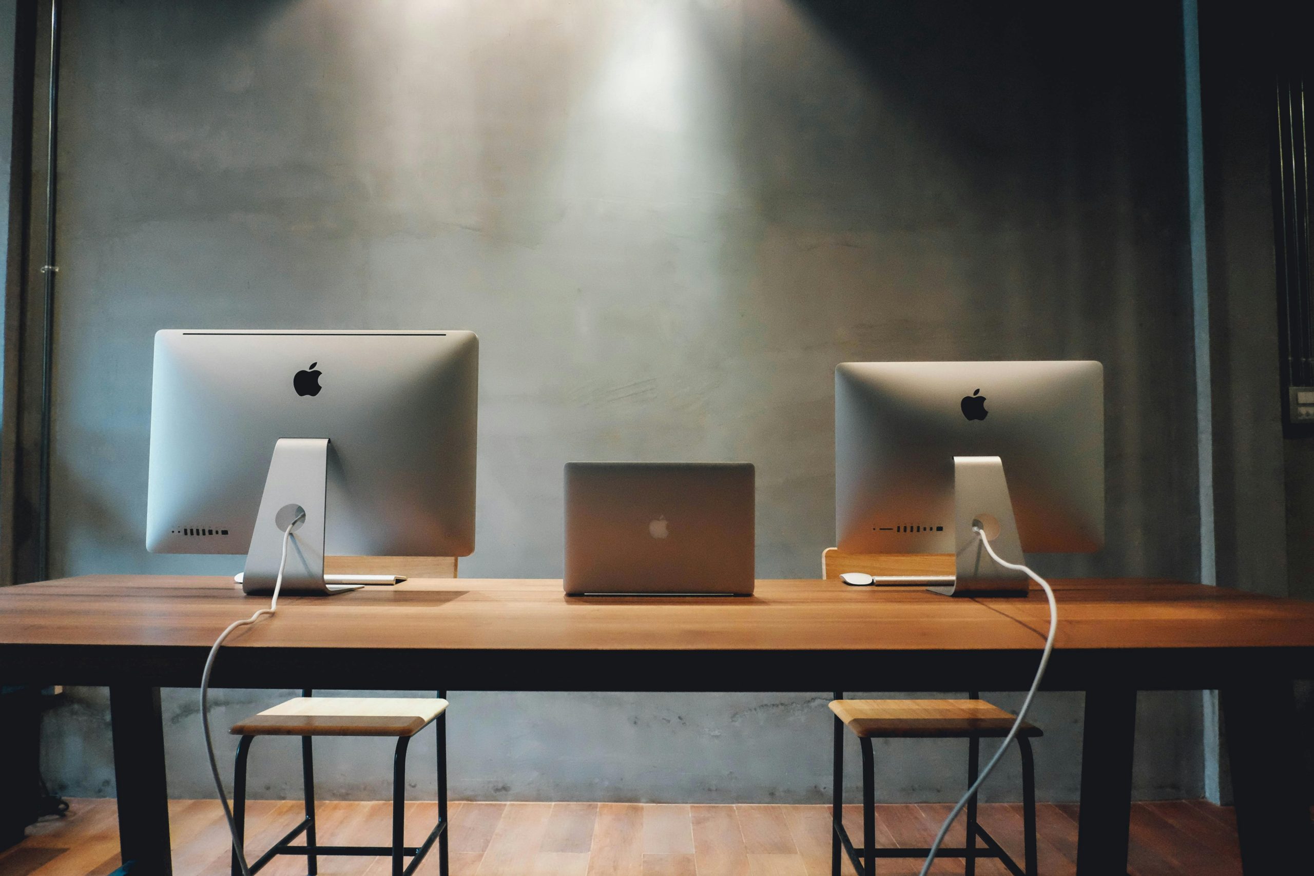 Alt Text: Job seeker using an online tool to build resume online