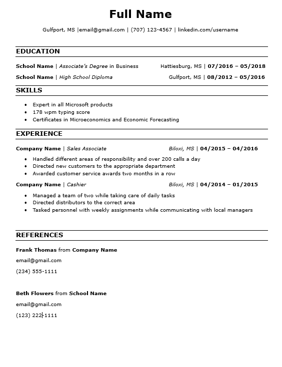Student creating a professional resume online with an AI resume builder